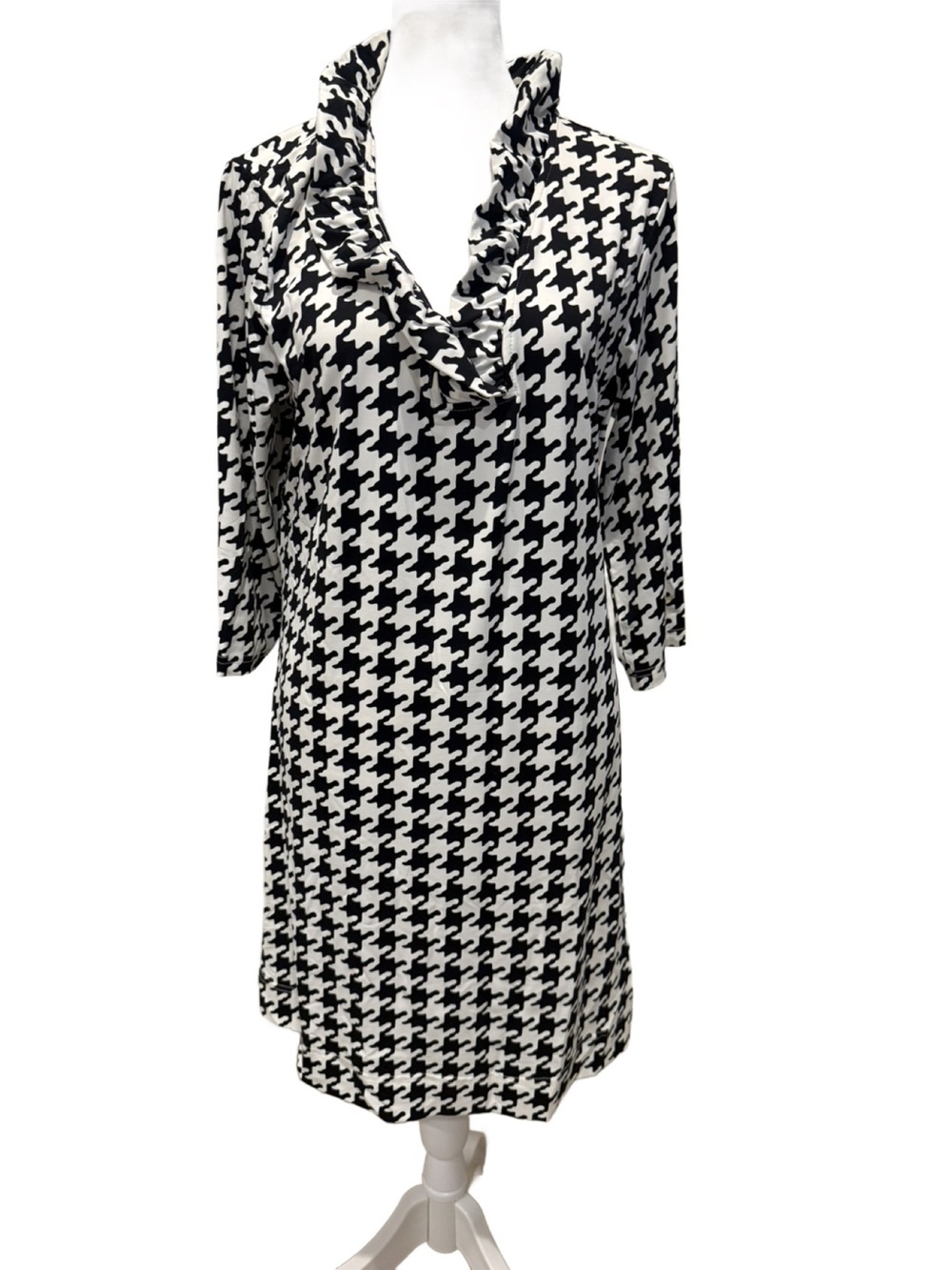 Anthony’s Resort wear Black & White Houndstooth Ruffle Neck Dress. Medium